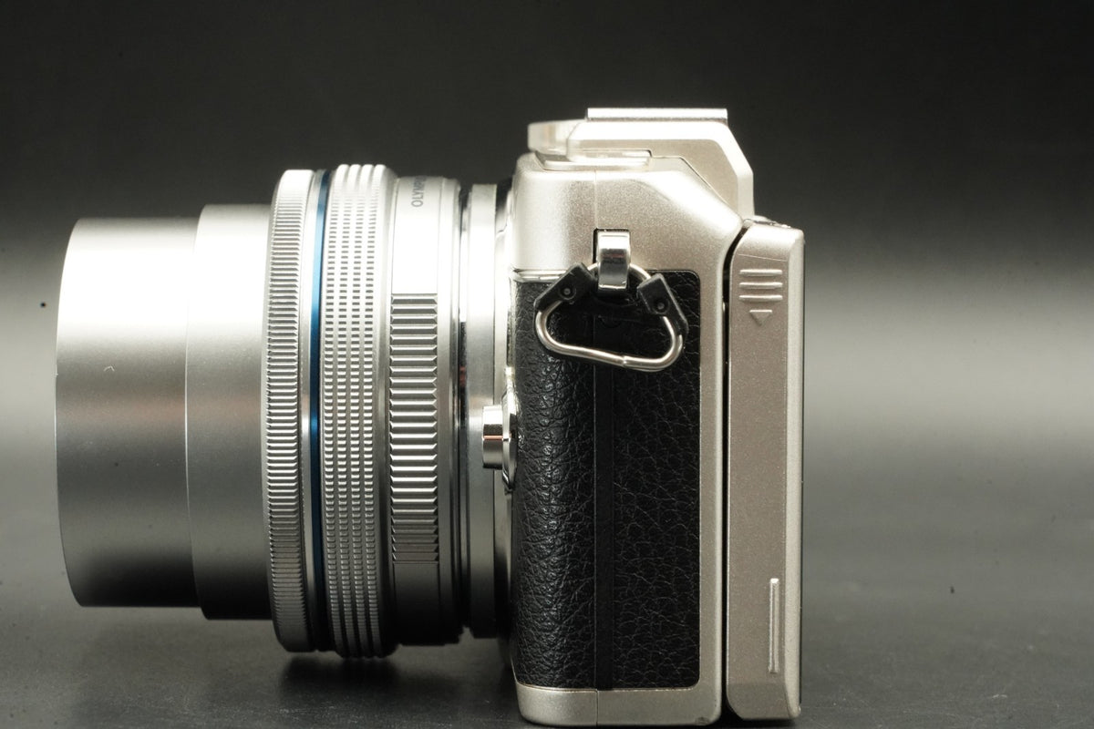 Olympus PEN E-PL7 Digital Camera Silver with 14-42mm + 40-150mm Lens #11571