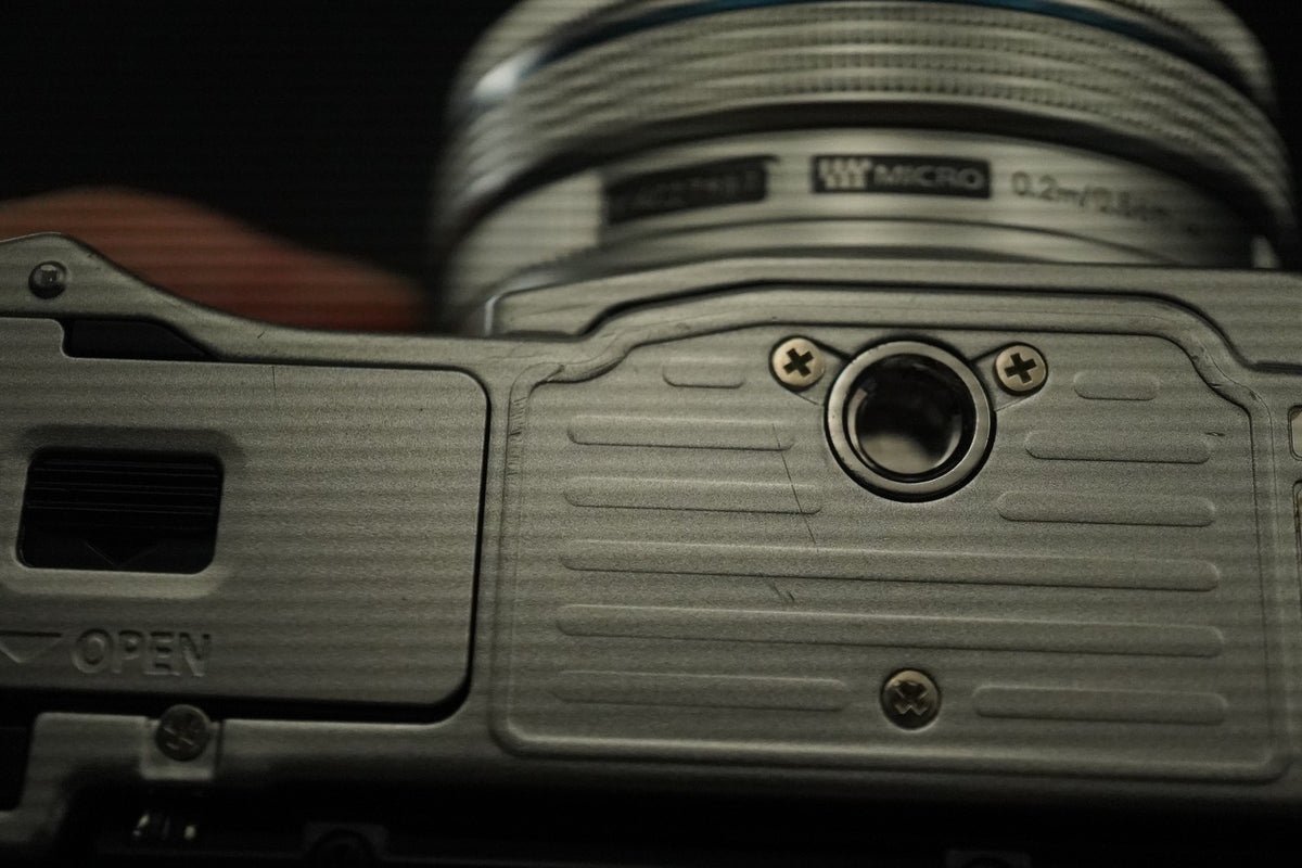 Olympus OM-D E-M10 Camera + 14-42mm 40-150mm -21257 cuts- US STOCK #11991