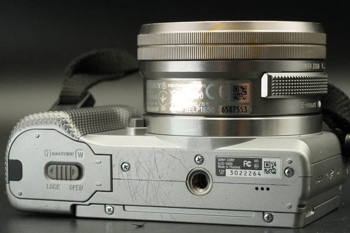Sony a5000 Digital Camera Silver w/ 16-50 + 55-210mm -1277 cut US STOCK #12029