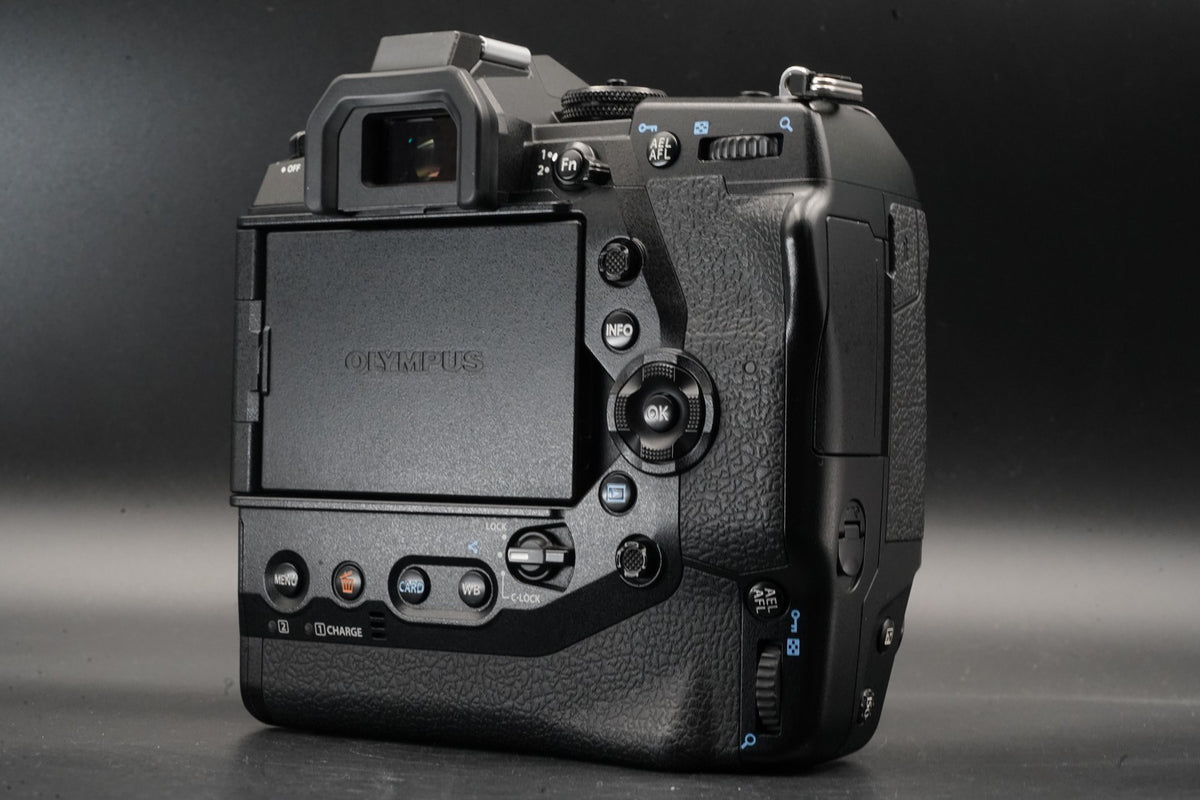 Olympus OM-D E-M1X 20.4MP Mirrorless Digital Camera body -24812 cuts- #11113