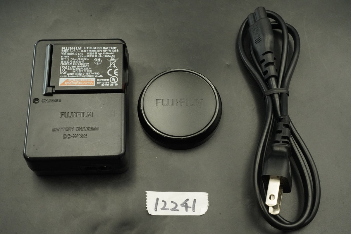 Fujifilm X100F 24.3MP Digital Camera Black -7500 cuts- US STOCK #12241