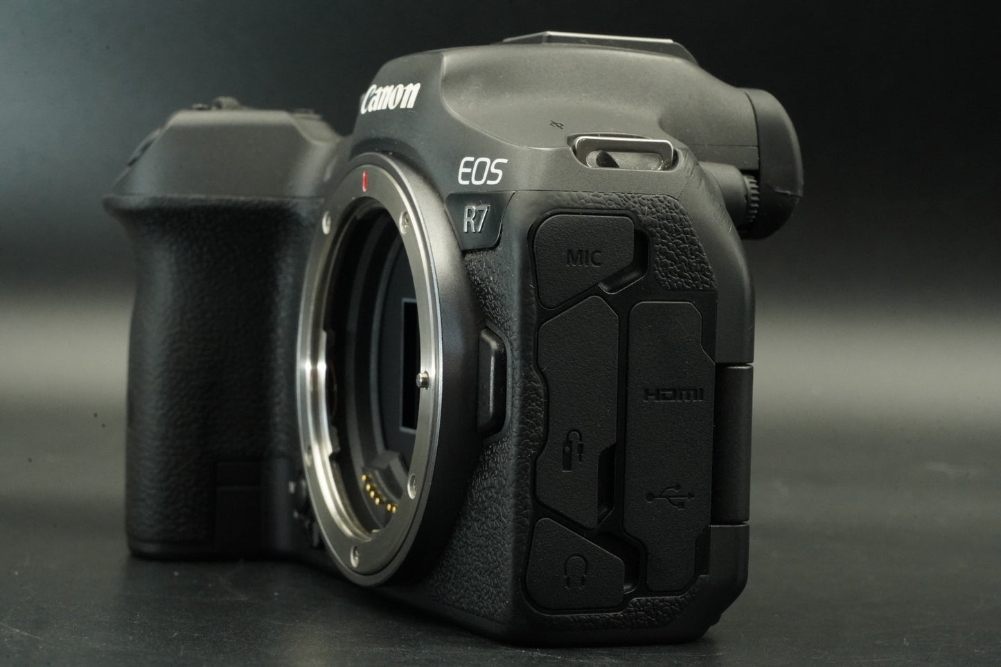 Canon EOS R7 Mirrorless Digital Camera US DUTY PAID 11658