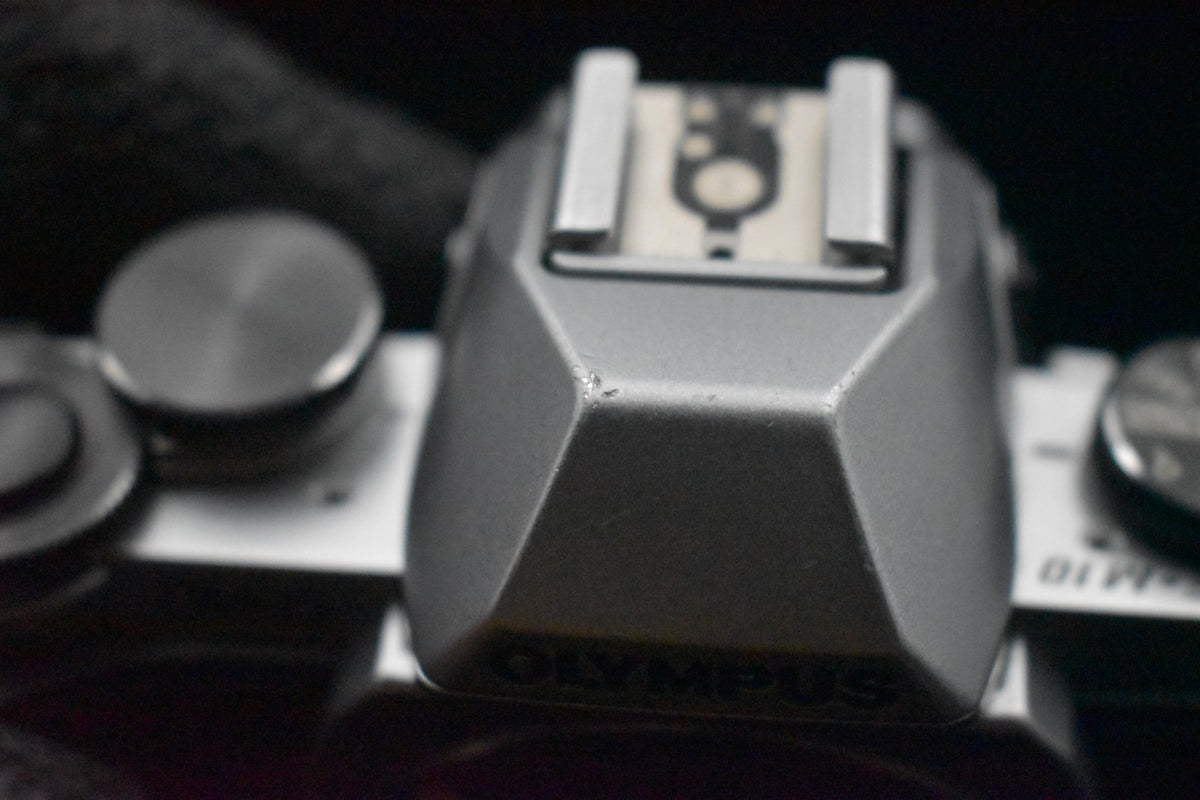 [US Duty Paid] Olympus OM-D E-M10 16.1MP Digital SLR Camera Silver Japan 9167