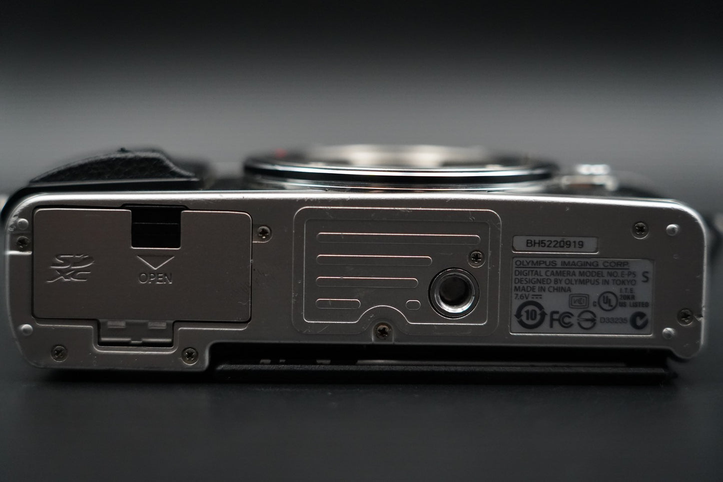 Olympus PEN E-P5 Silver Body Wifi Digital Camera Japan US Duty Paid 10593