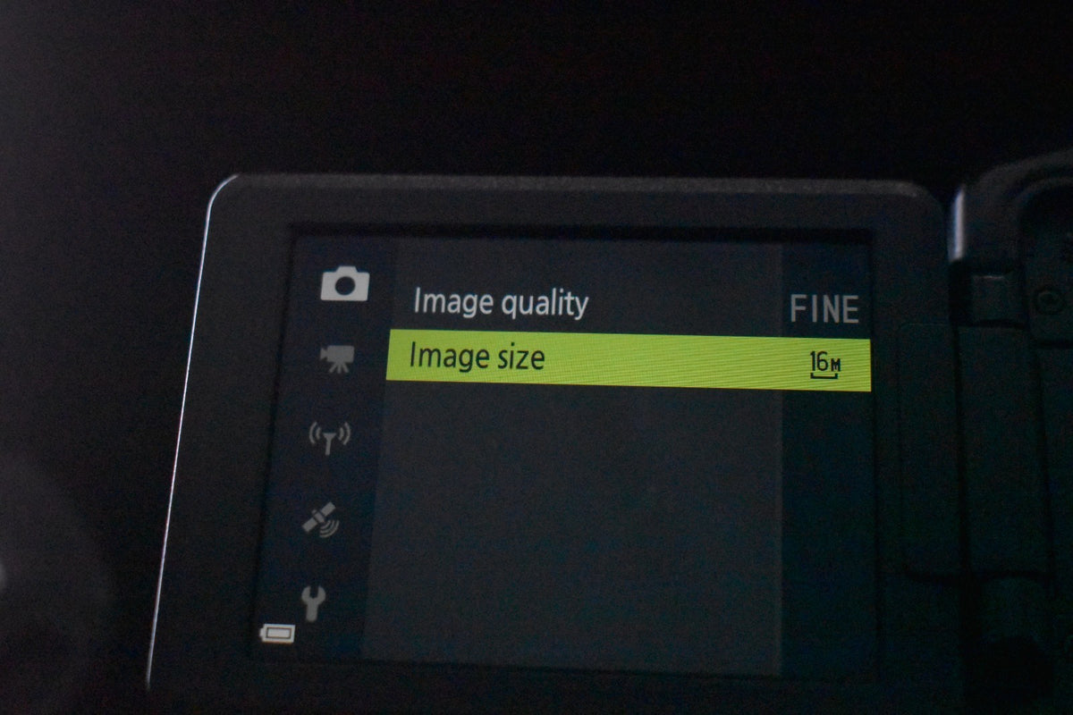 [READ] Nikon Coolpix P900 Black Point and Shoot Super Zoom Camera 8188