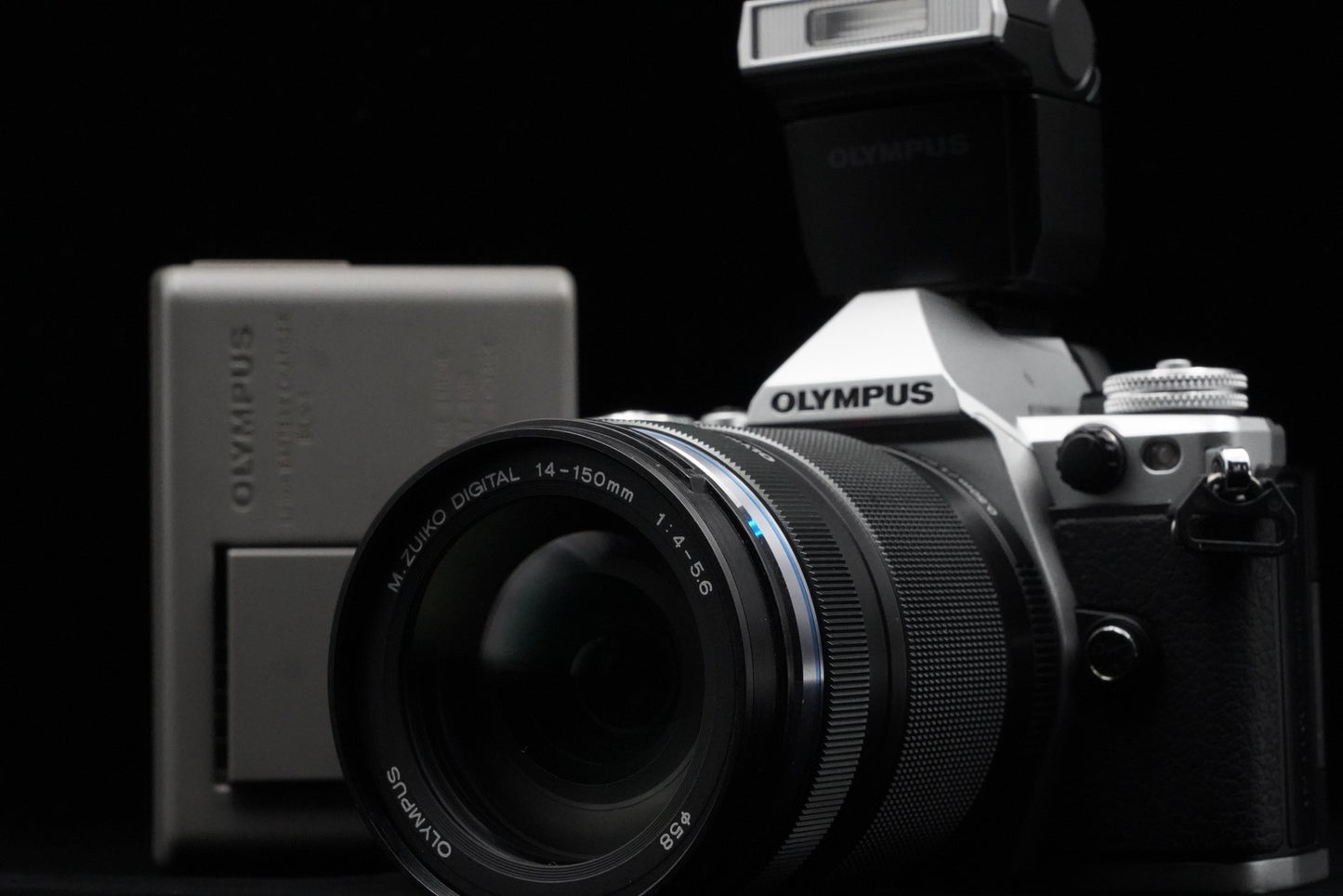 Olympus OM-D E-M5 Mark II w/ M.ZUIKO 14-150 II Lens Silver US Duty Paid 10415