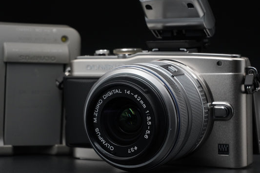 36 cuts! Olympus E-PL5 w/ Lens Mirrorless Digital Camera Silver 10547