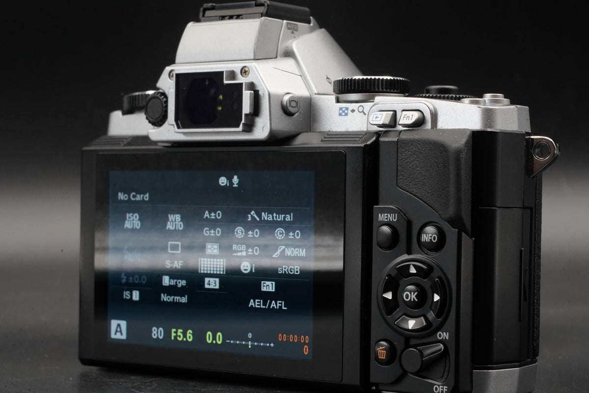 Olympus OMD E-M5 Mirrorless Digital Camera with Lens Silver US STOCK #11320