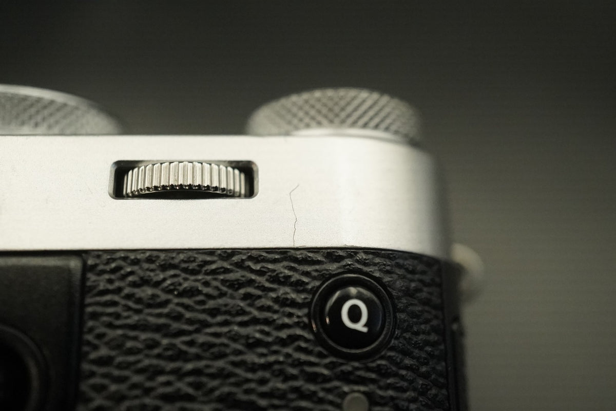 Fujifilm X100F 24.3MP Digital Camera Silver -22900 cuts- US STOCK #11971