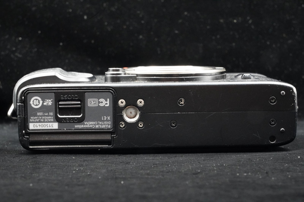 Fujifilm X-E1 16.3MP Digital SLR Camera Body Black US STOCK #9553