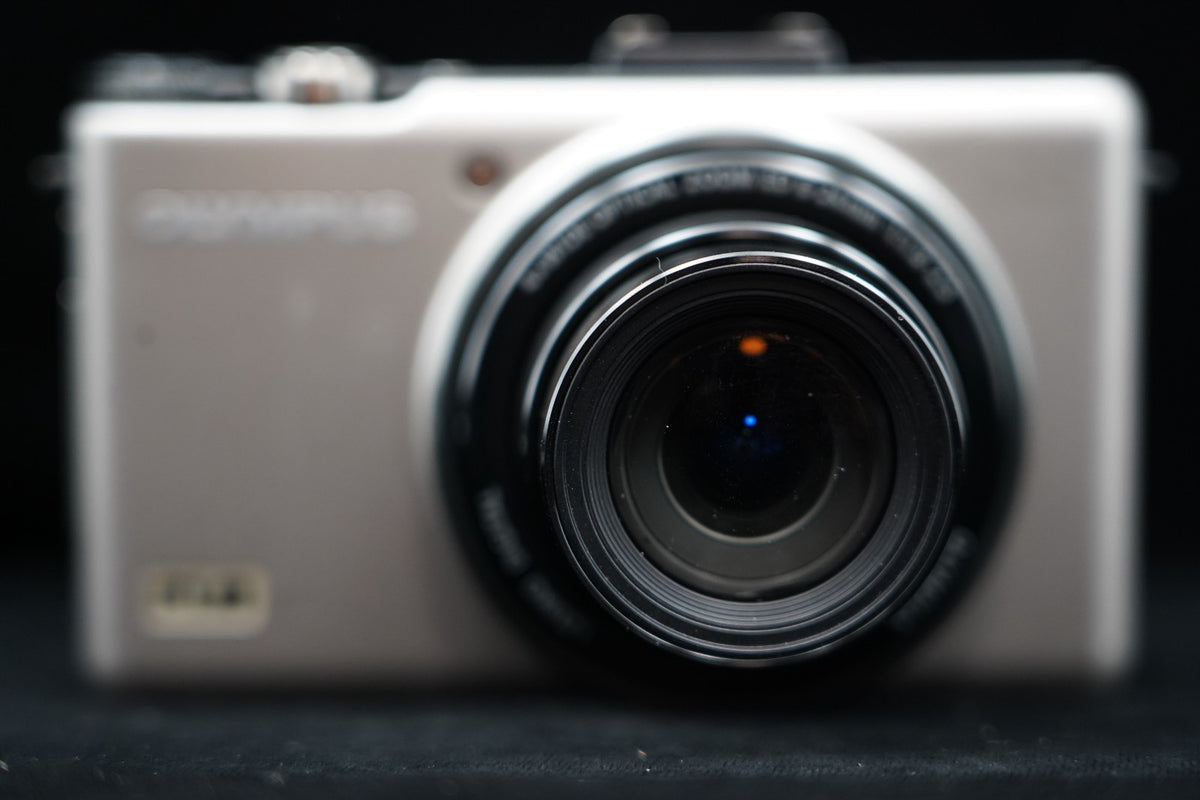 Olympus STYLUS XZ-1 Silver Point and Shoot Digital Camera US STOCK