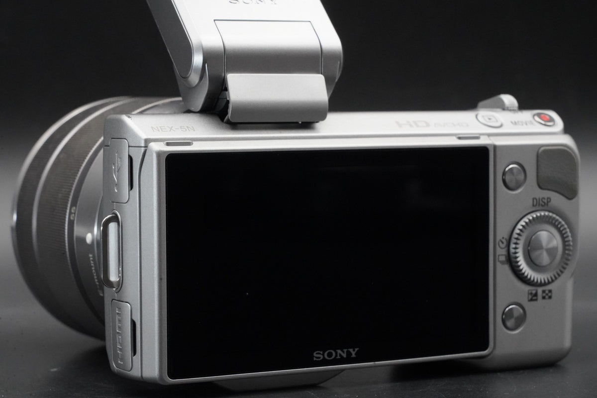 Sony NEX-5 Camera Bundle with 2 Lens Silver -539 cuts- #11059