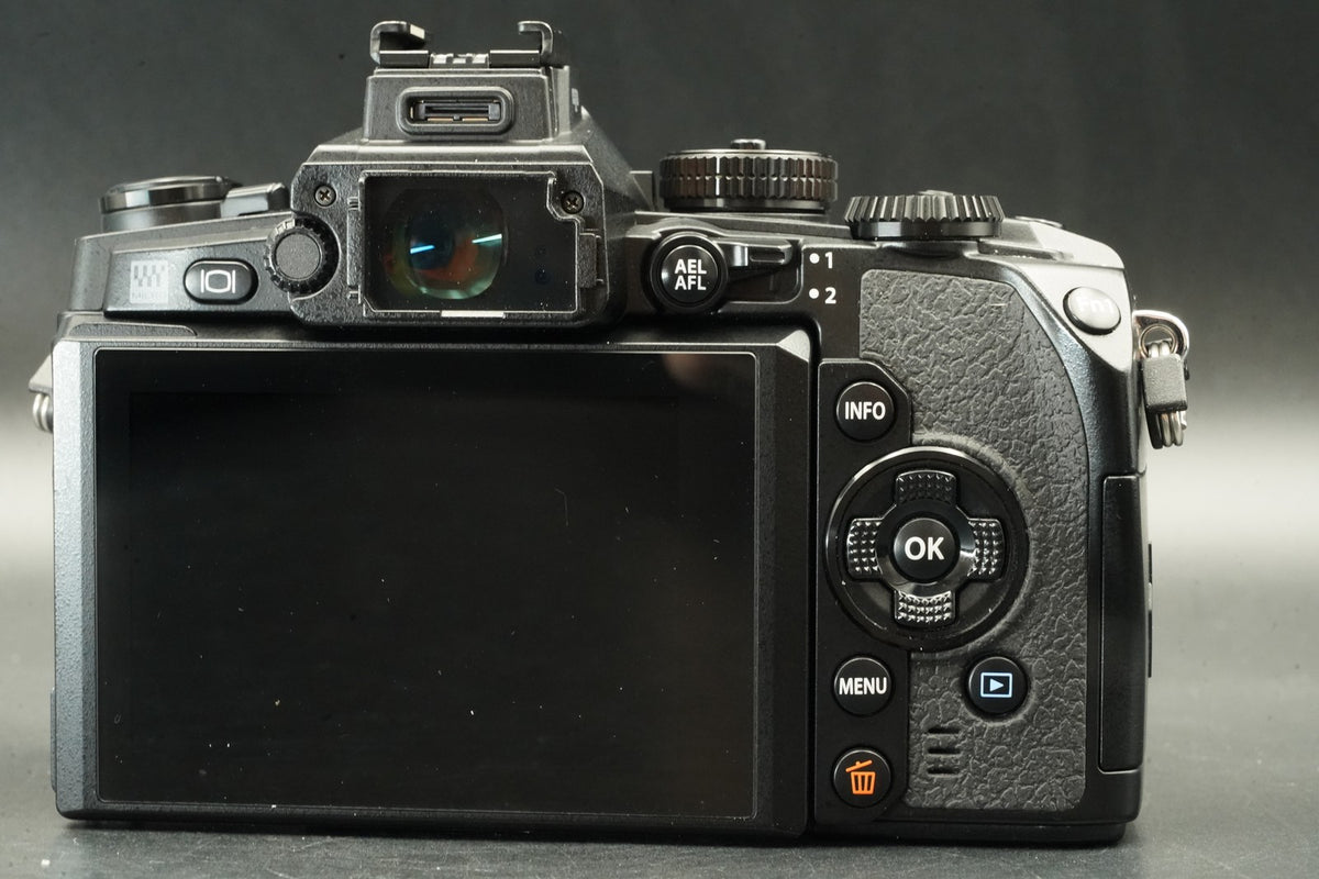 Olympus OM-D E-M1 Mark 1 Digital Camera Black Body -1123 cuts- #12381