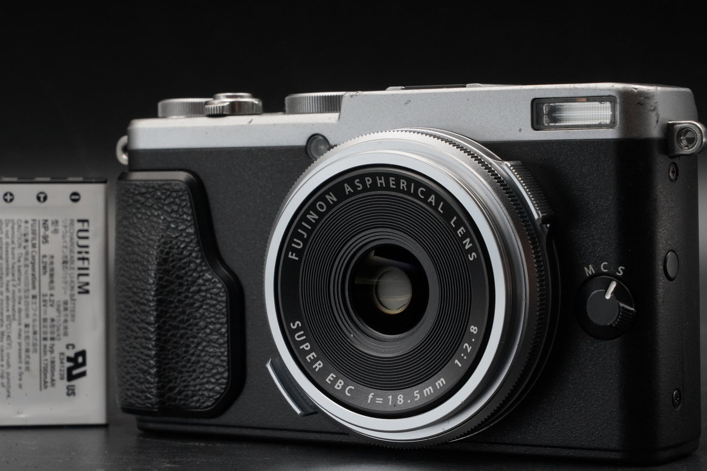 Fujifilm Fuji X70 X 70 Silver 16.3MP Digital Camera US DUTY PAID 11299