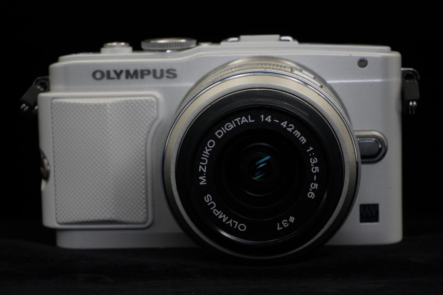 Olympus Pen Lite E-PL6 16.0MP Body White with Lens US Duty Paid 10225