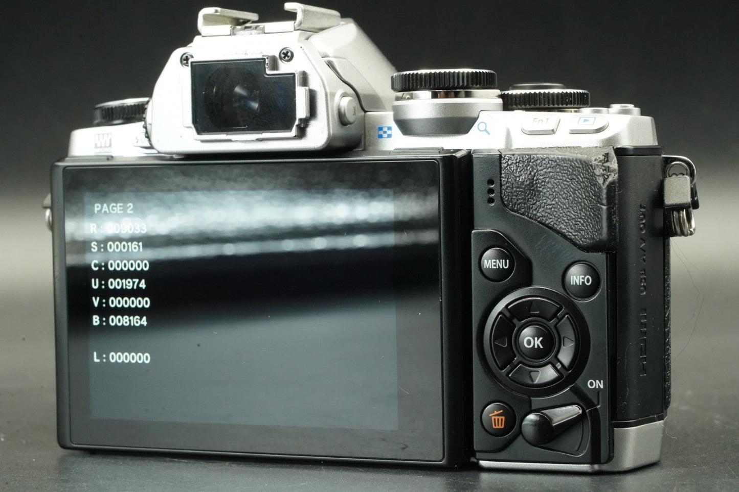 9033 cuts! Olympus OM-D E-M10 16.1MP Digital SLR Camera Silver w/ Lens 11637