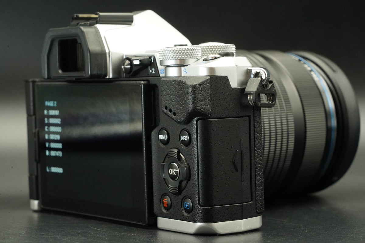 Olympus OM-D E-M5 Mark II w/ M.ZUIKO 14-150 II Lens Silver -8161 cut- #11732