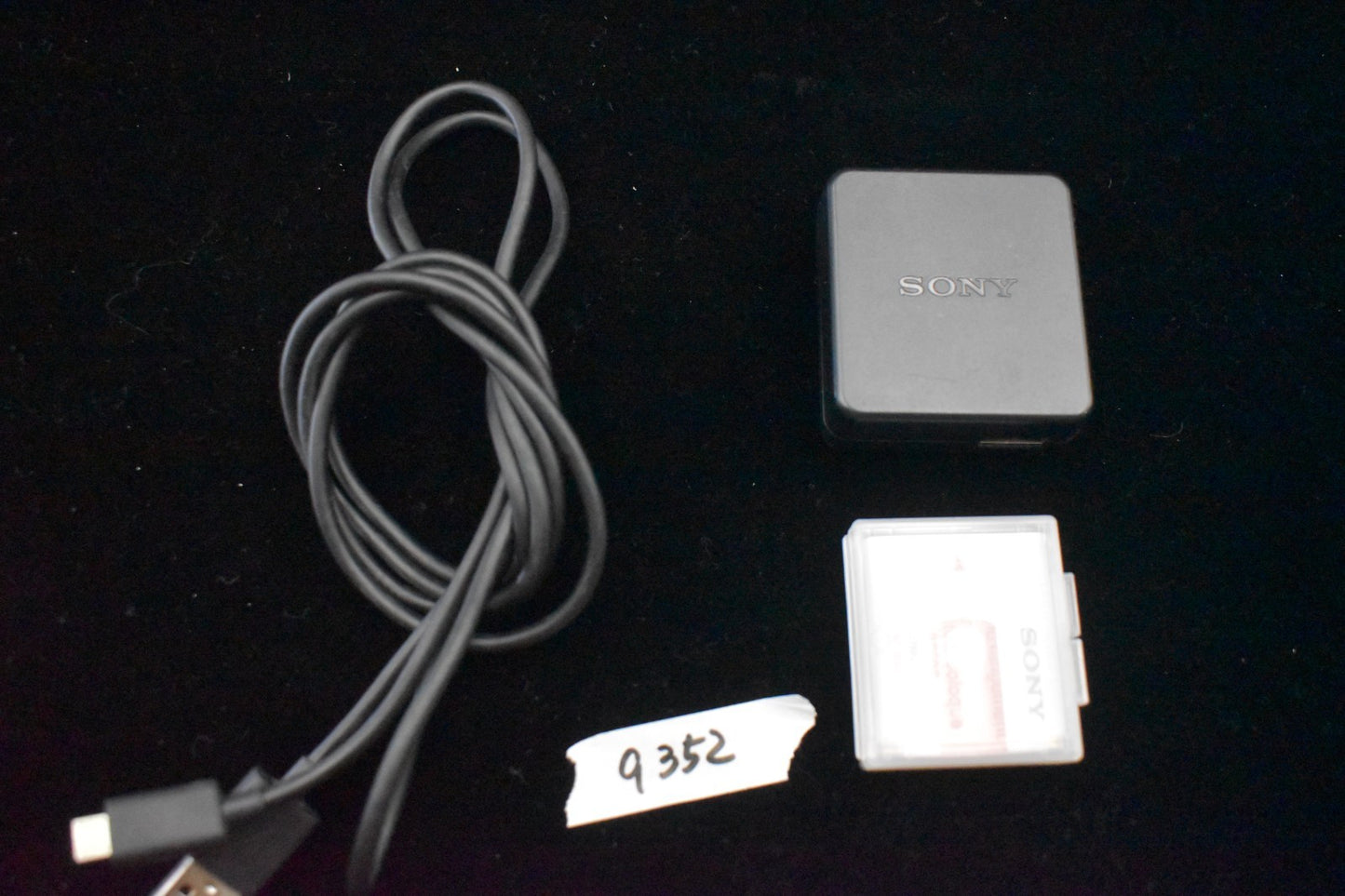 [US Duty Paid] SONY Cyber-Shot DSC-HX30V 18.2MP 30X Zoom Digital Camera 9352