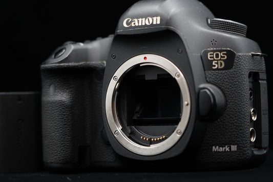 Canon EOS 5D Mark III Digital Full Frame Camera DSLR US Duty Paid 9830