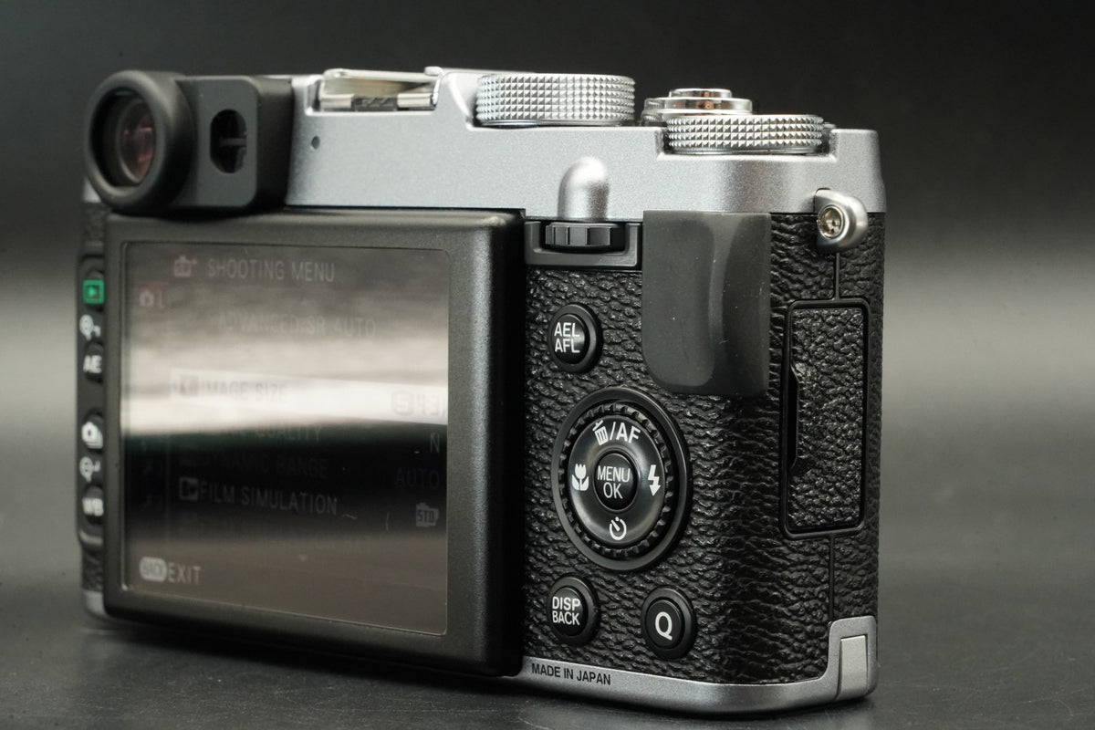 Fujifilm Fuji X Series X20 12.0MP Digital Camera Silver ALMOST UNUSED #11531