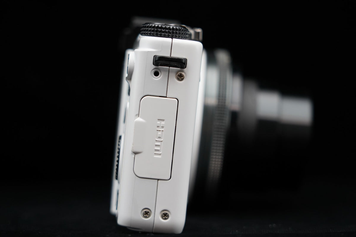 Olympus STYLUS XZ-1 Point and Shoot Digital Camera White [] US STOCK #9730