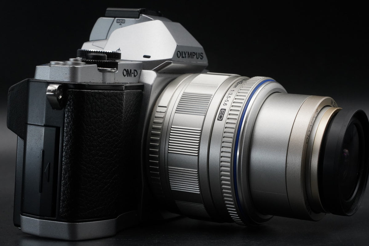 Olympus OMD E-M5 Mirrorless Digital Camera with Lens Silver US STOCK #11320