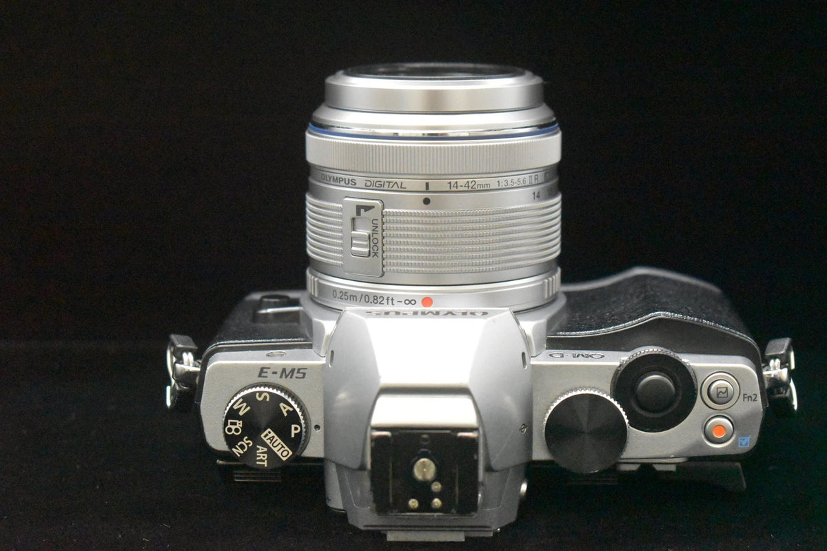 Olympus OMD E-M5 Mirrorless Digital Camera with Lens Silver US STOCK #10070