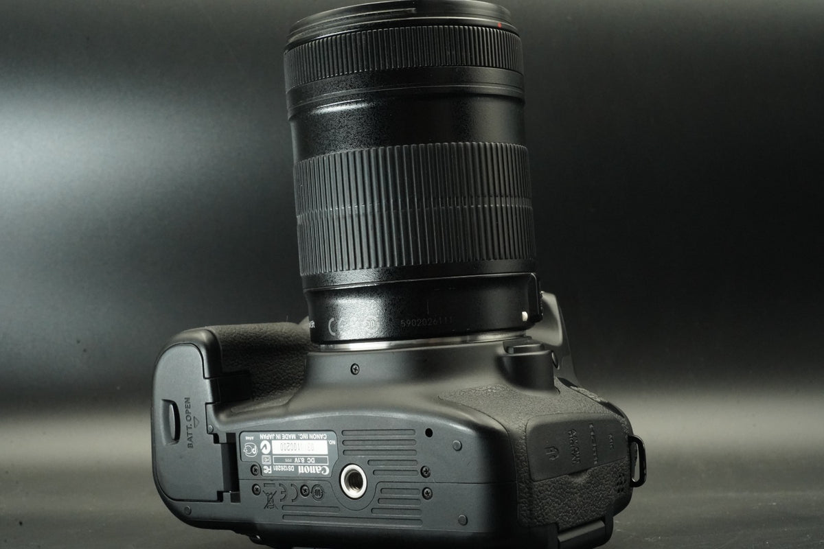 Canon EOS 60D DSLR 18MP w/ EF-S 18-135mm IS Camera -4432 cuts- US STOCK #11600