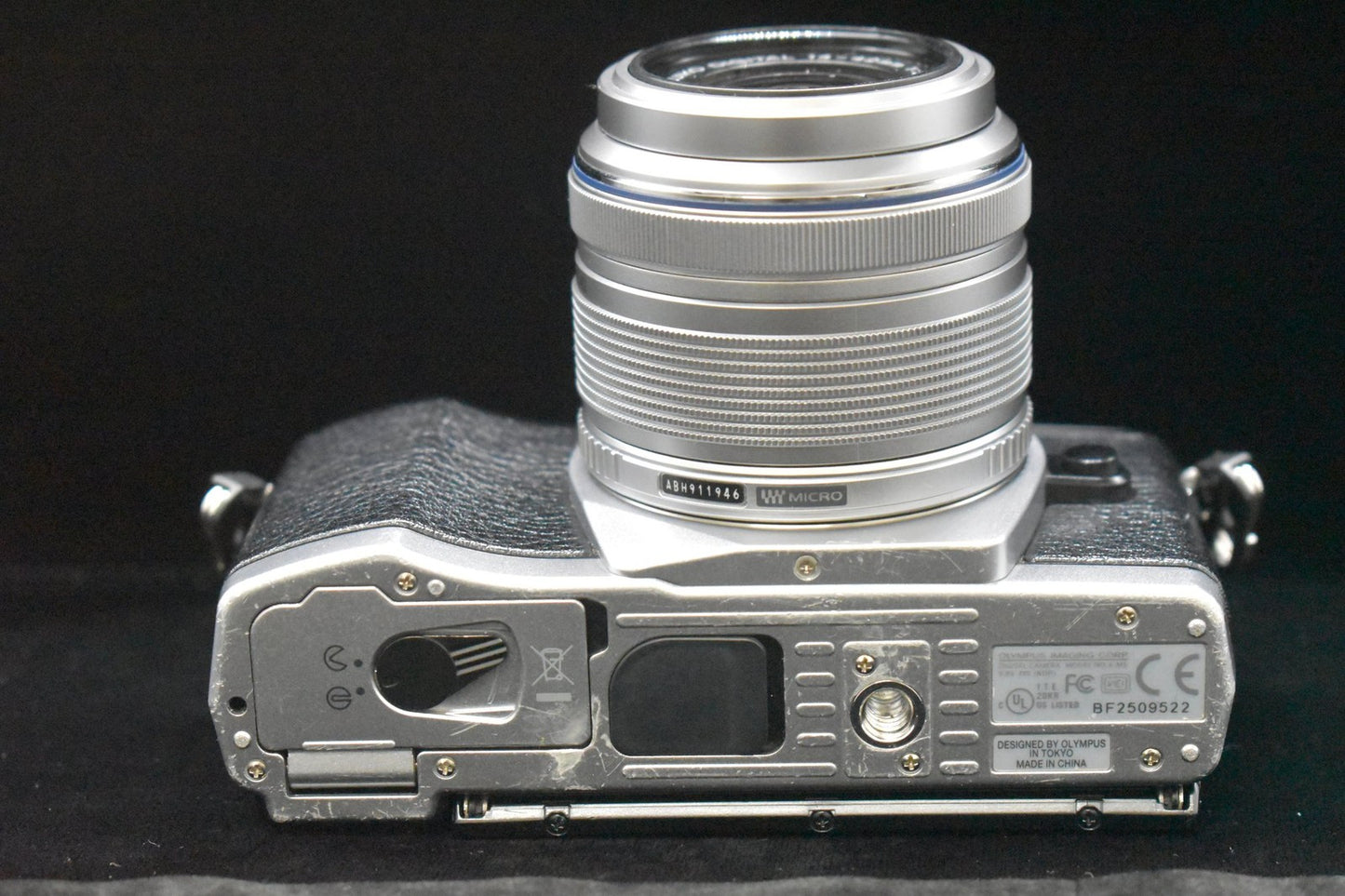 Olympus OMD E-M5 Mirrorless Digital Camera with Lens Silver US Duty Paid 10070