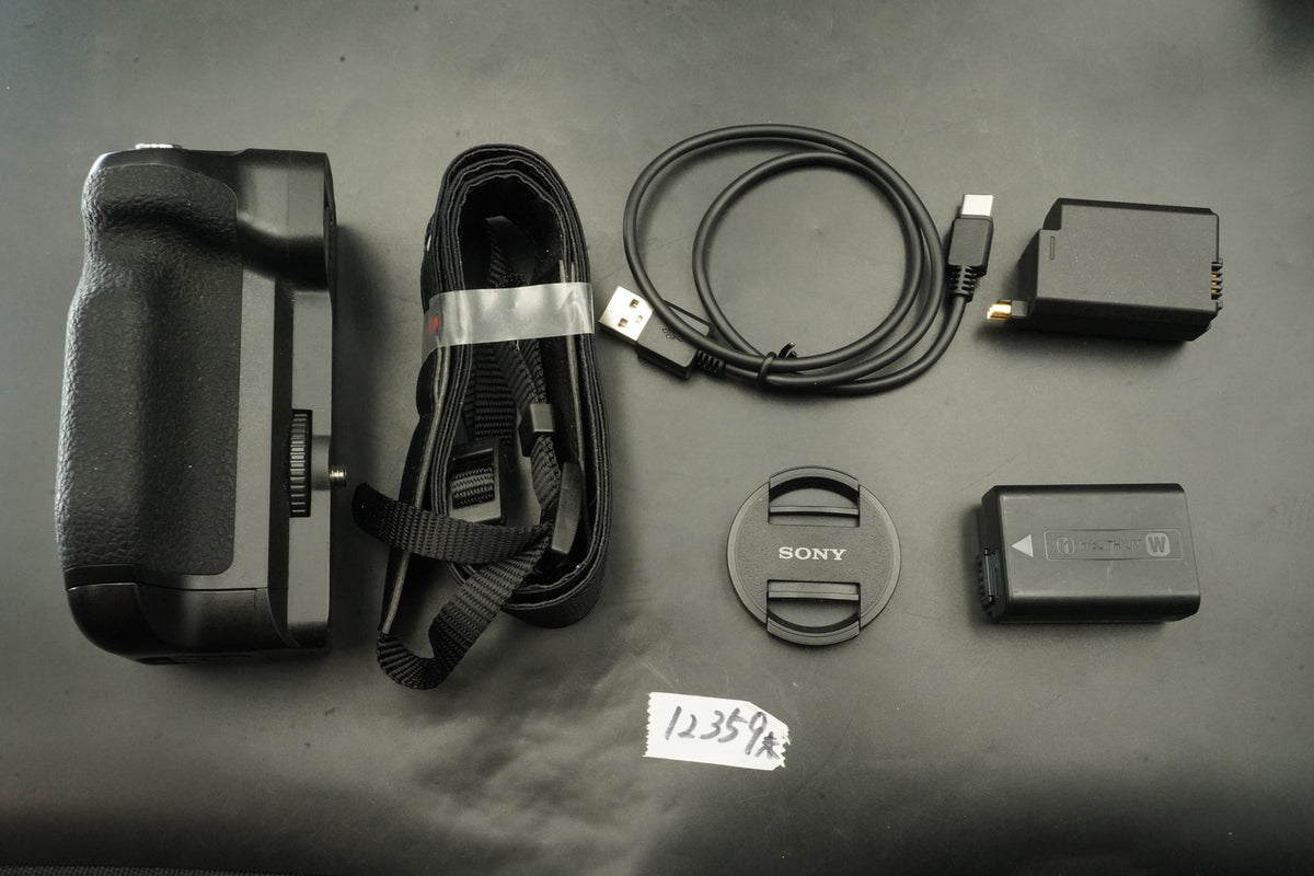Sony a6300 + 16-50mm PZ Lens Mirrorless Digital Camera Black -2722 cuts- #12359