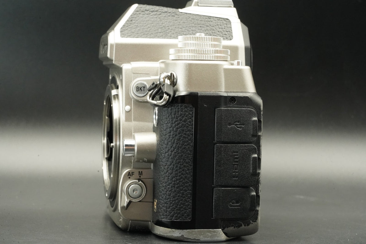 Nikon Df Silver DSLR Digital Camera Body -37 cuts- US STOCK #11586