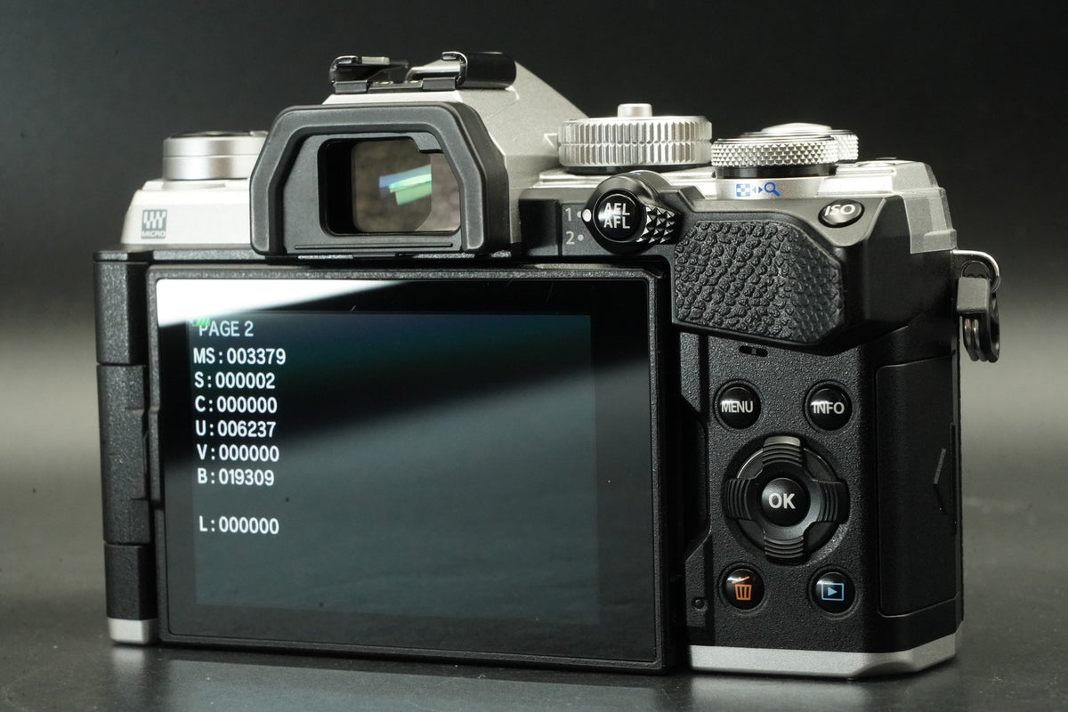 Olympus OM-D E-M5 Mark III 20.4MP Mirrorless Digital Camera -3379 cuts- #11670
