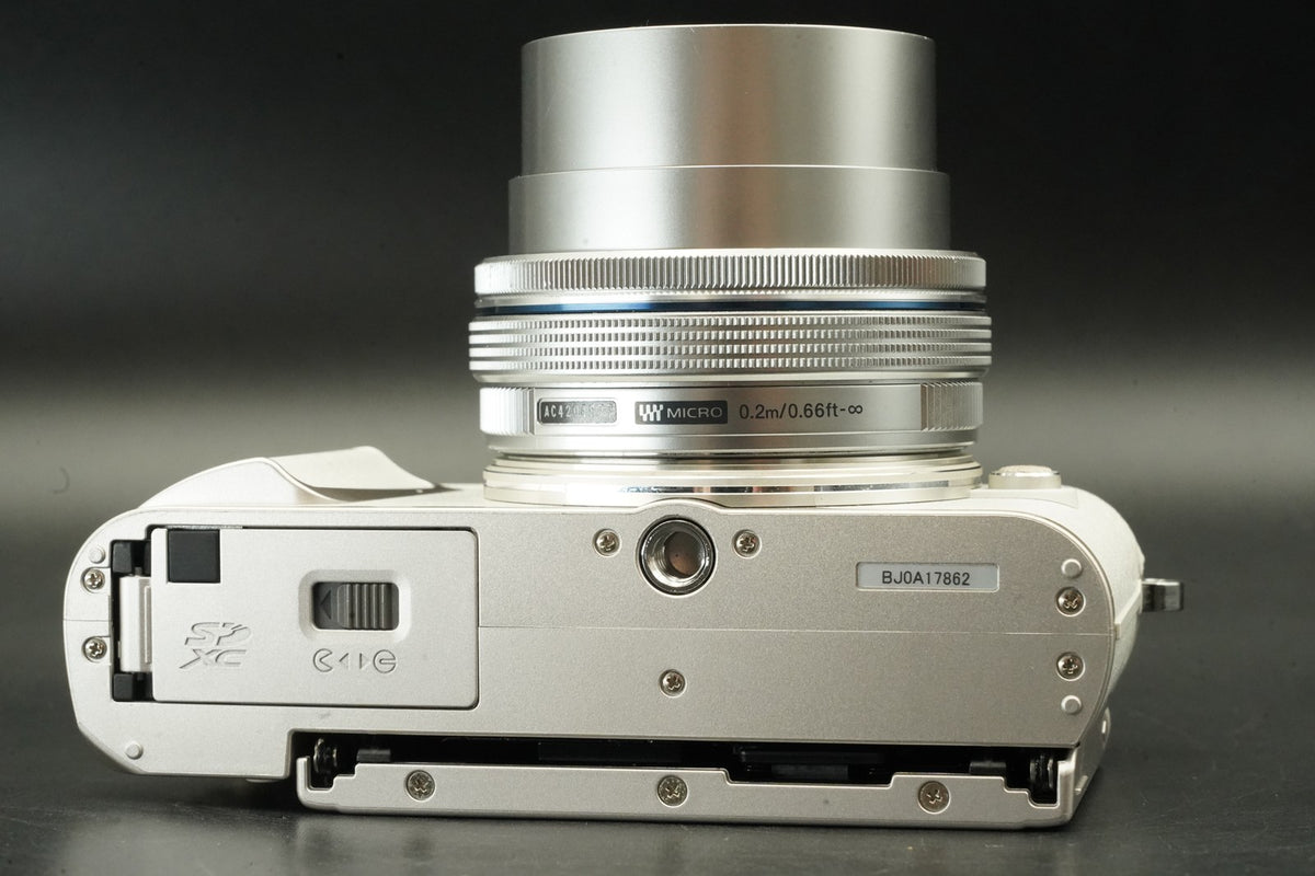 OLYMPUS PEN E-PL9 Digital Camera w/ 14-42mm EZ Lens White -10767 cuts- #12369