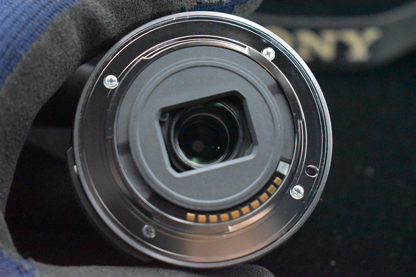 [US Duty Paid] Sony Alpha a5000 Mirrorless Digital Camera with Lens Pink 9101