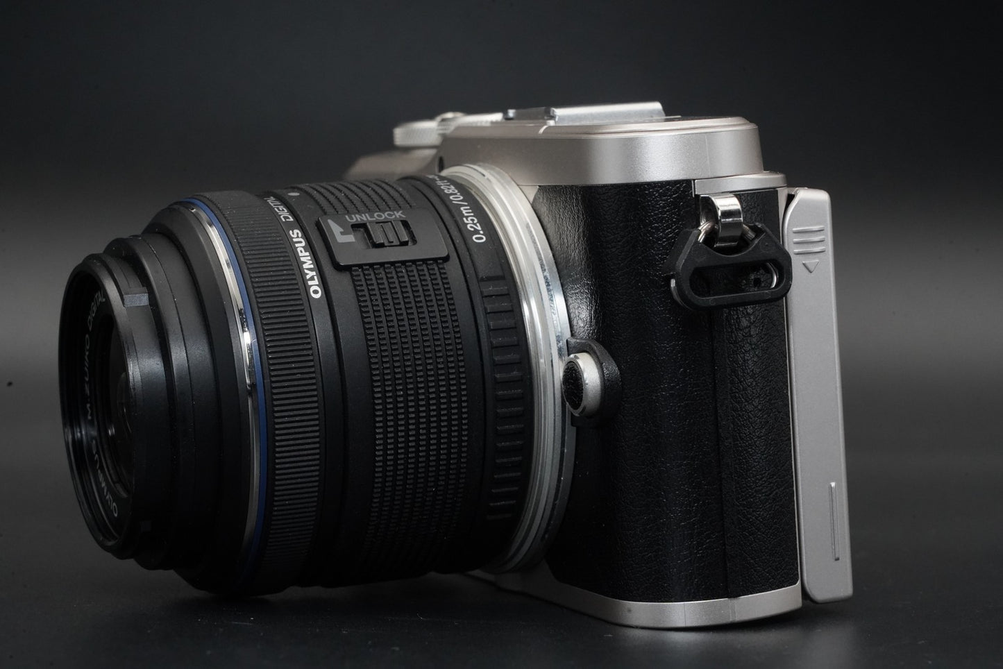 OLYMPUS PEN E-PL9 16.1MP Digital Camera w/ 2 Lens Black US DUTY PAID 10599