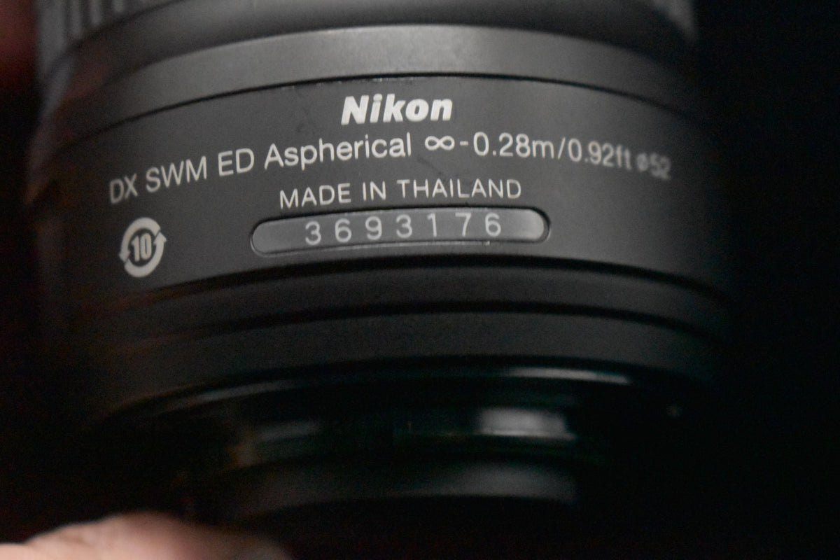 [US Duty Paid] Nikon D5200 DSLR Digitalkamera Body mit Objektiv schwarz 8314