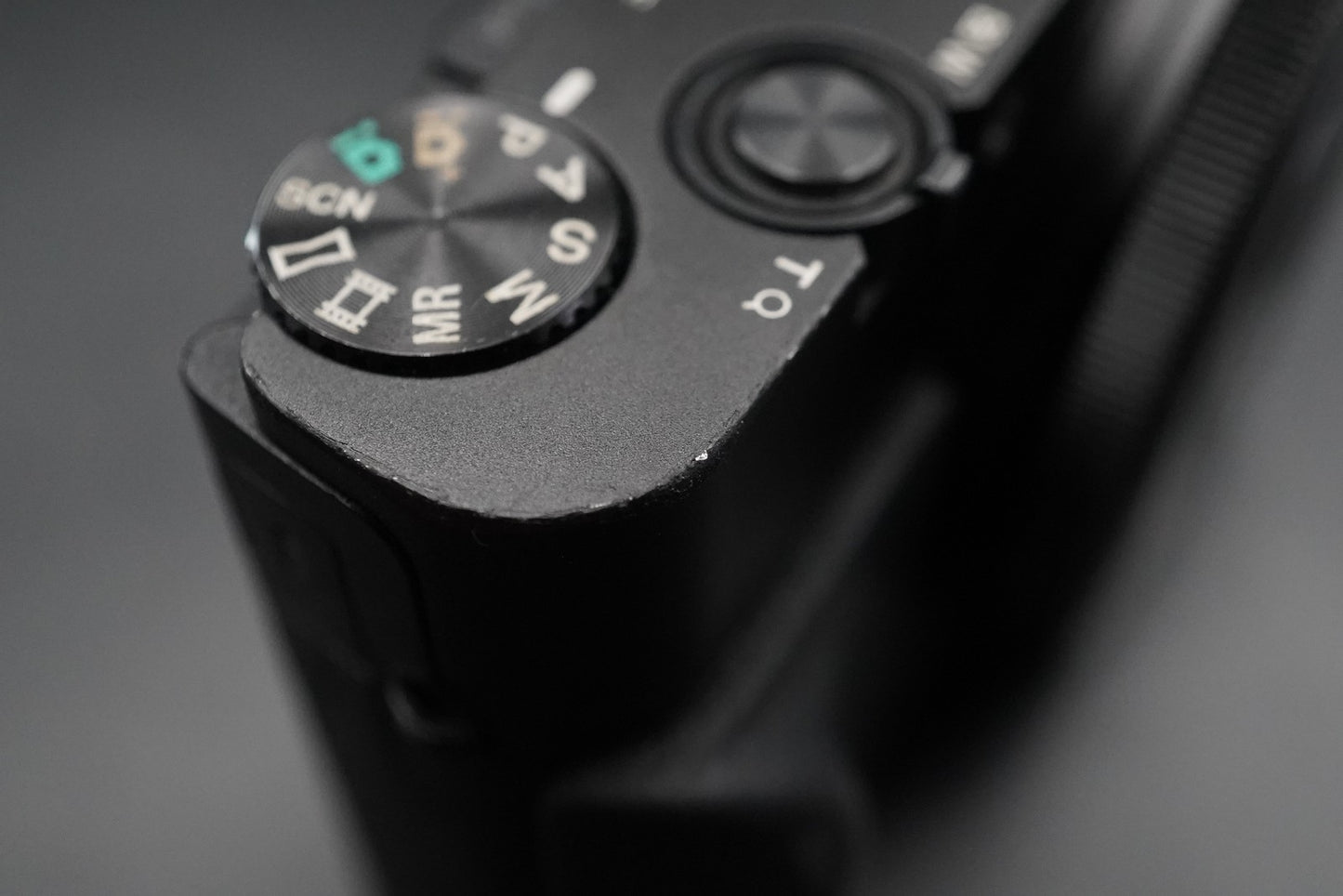 Sony Cyber-shot DSC-RX100 II M2 20.2MP Digital Camera US Duty Paid 10932