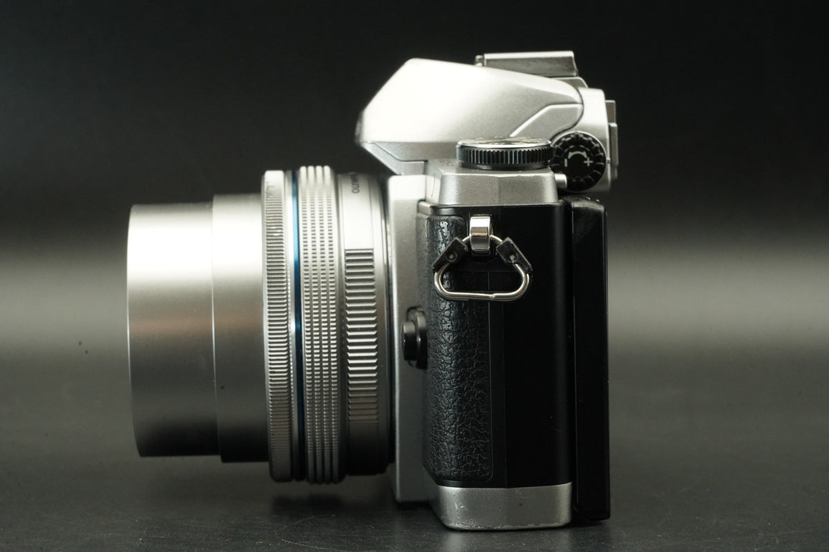 Olympus OM-D E-M10 16.1MP Camera Silver + 14-42mm EZ Lens #11876
