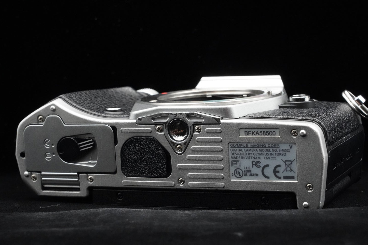 Olympus OM-D E-M5 Mark II 16.1MP Digital Camera Silver US Duty Paid 10286
