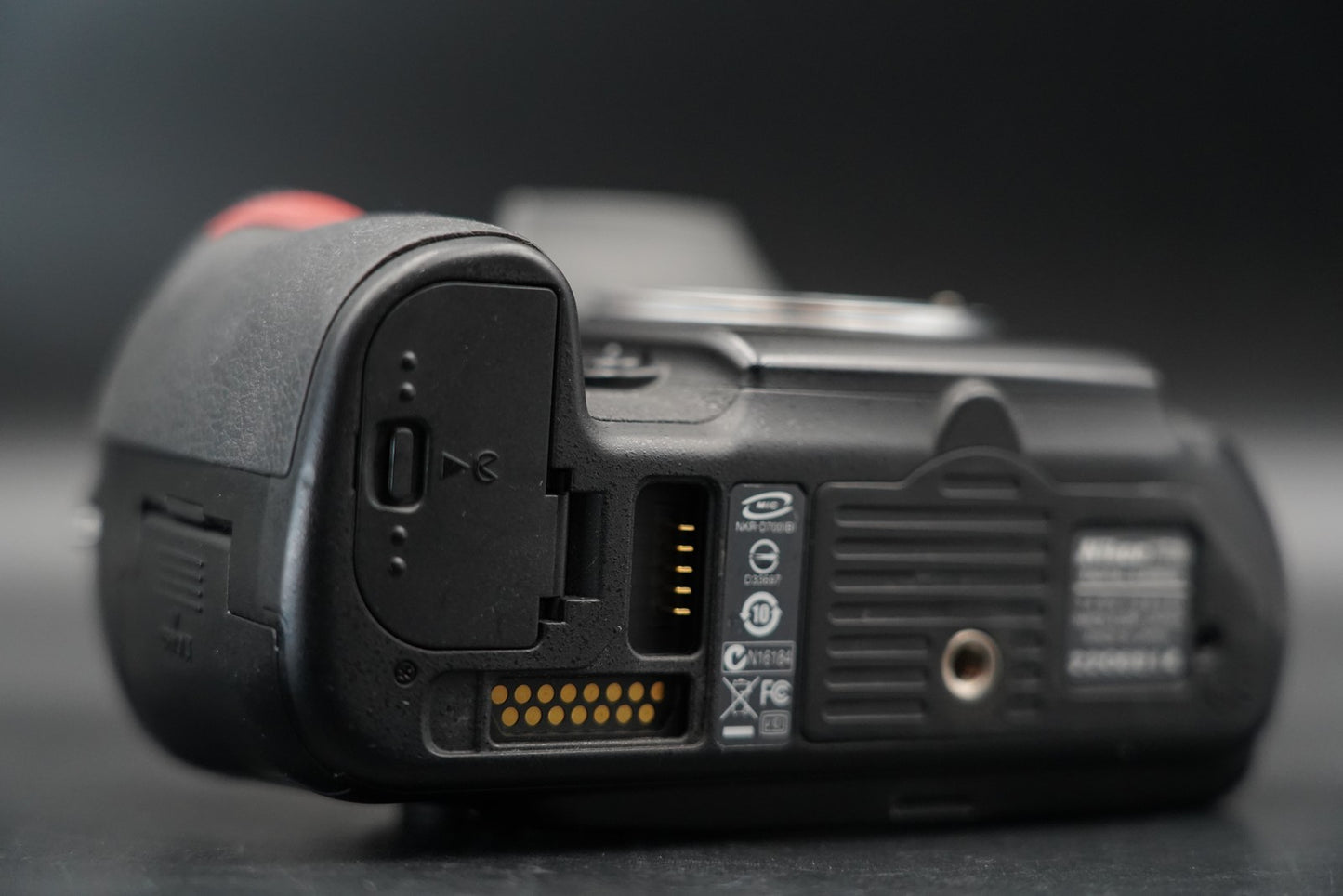 Nikon D700 12.1 MP DSLR Digital Video Camera Used US Duty Paid 11424