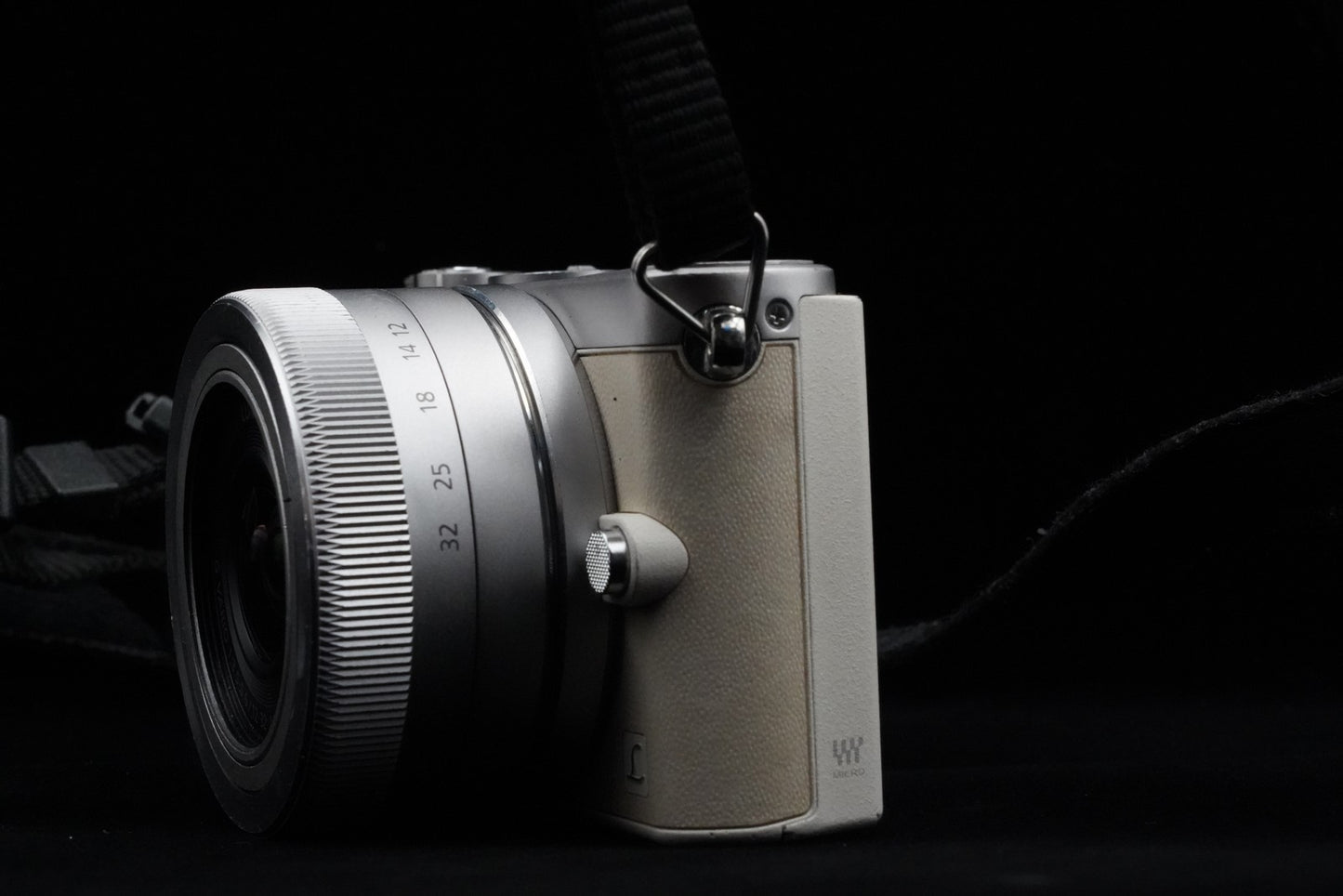Panasonic LUMIX DMC-GM1 Digital Camera White US Duty Paid 10037