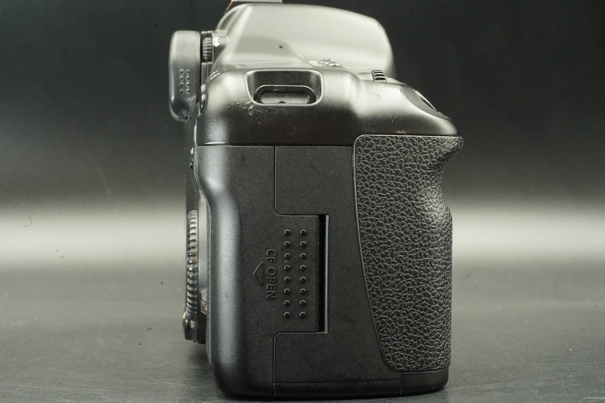 Canon EOS 5D Digital SLR Full Frame Camera Body Only #12390