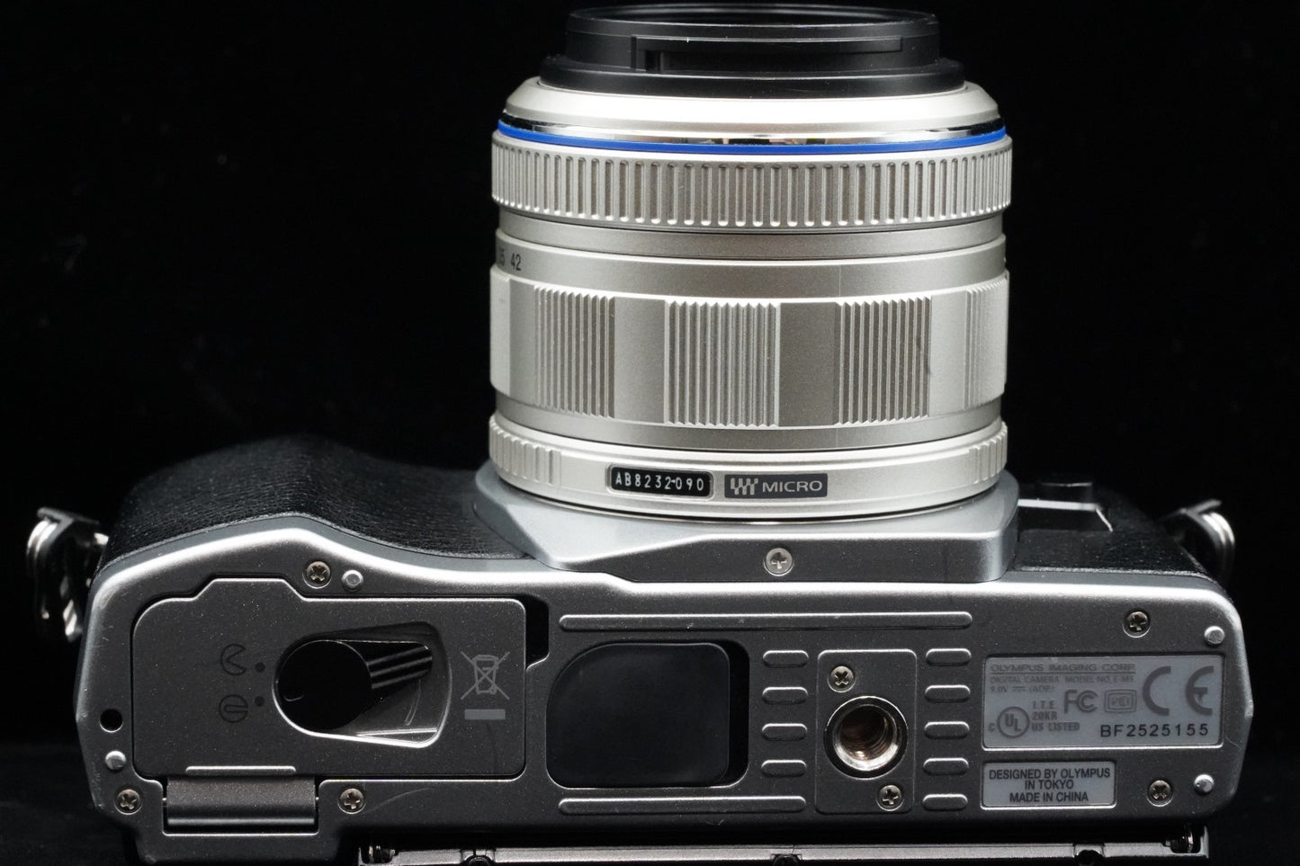 [US Duty Paid] Olympus OMD E-M5 Mirrorless Digital Camera w/ Lens Silver 9719