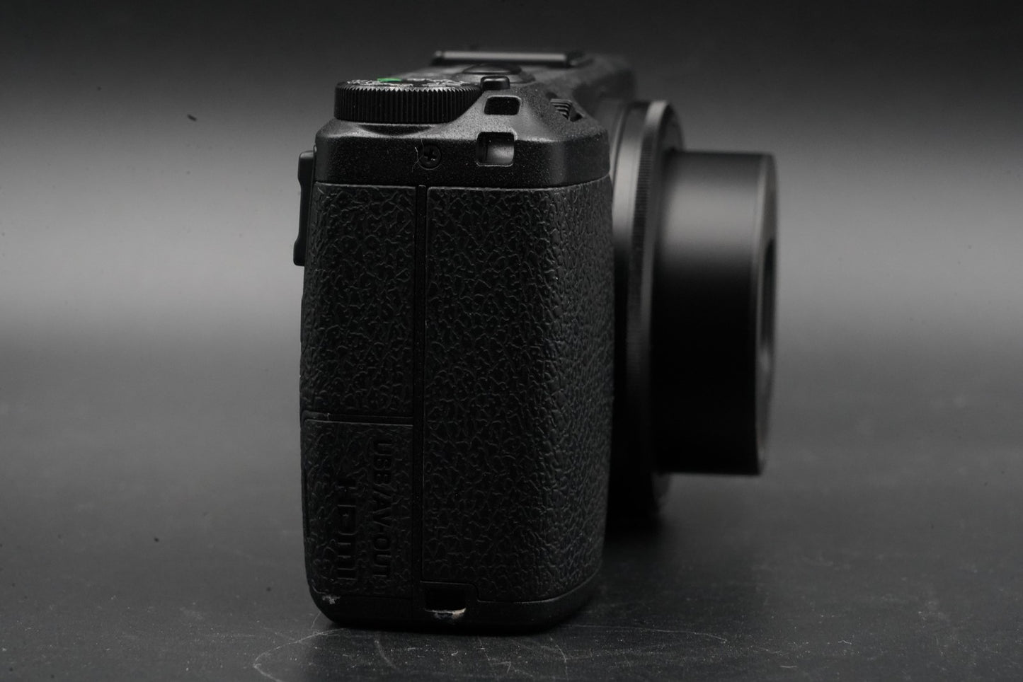 RICOH GR 16.2MP Digital Compact Camera Black ALMOST UNUSED 10653