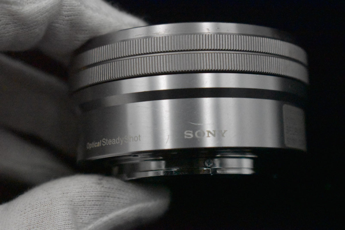 [US Duty Paid] Sony a6000 Digitale Spiegellose Kamera mit Objektiv Silber 8484