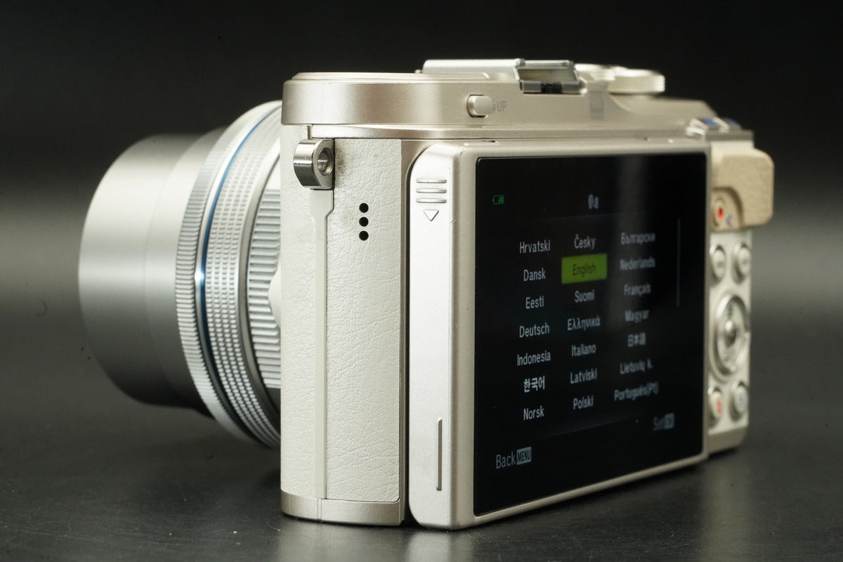OLYMPUS PEN E-PL9 Digital Camera w/ 14-42mm EZ Lens White -10767 cuts- #12369