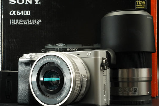 Appareil photo numérique sans miroir Sony Alpha A6400 avec objectif argent...