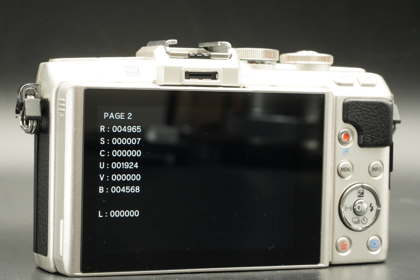 Olympus PEN E-PL7 Digital Camera Silver with 14-42mm + 40-150mm Lens  11571