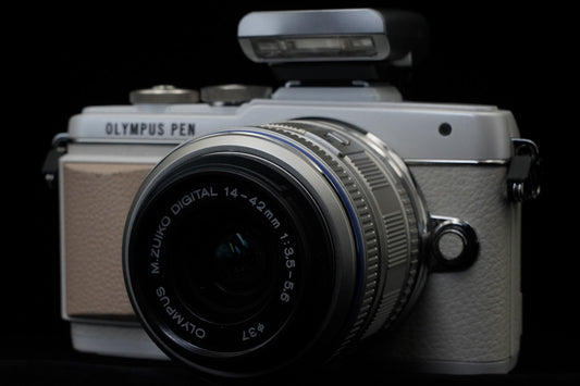 Olympus PEN E-PL7 Digital Camera White with 14-42mm Lens US STOCK #10166