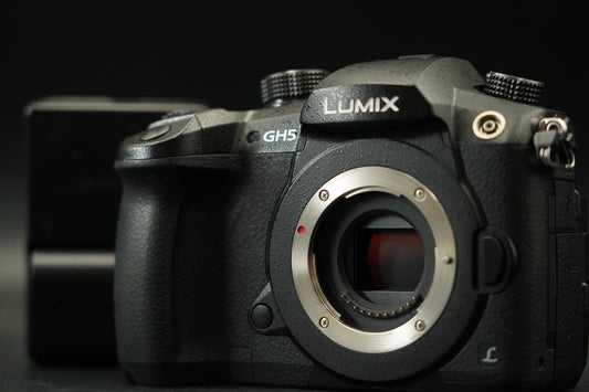 Panasonic Lumix DC-GH5 20.3MP Mirrorless Body -551 cuts- US STOCK #11770